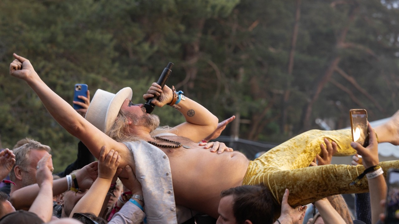 Hove Rock 2026: publikum og crowdsurf