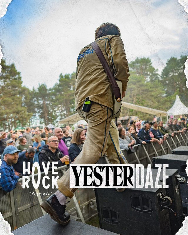 Gitarist løper på høyttalerne